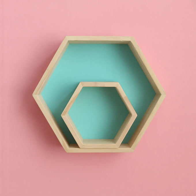 Nordische Hexagon-Wandregale fürs Kinderzimmer